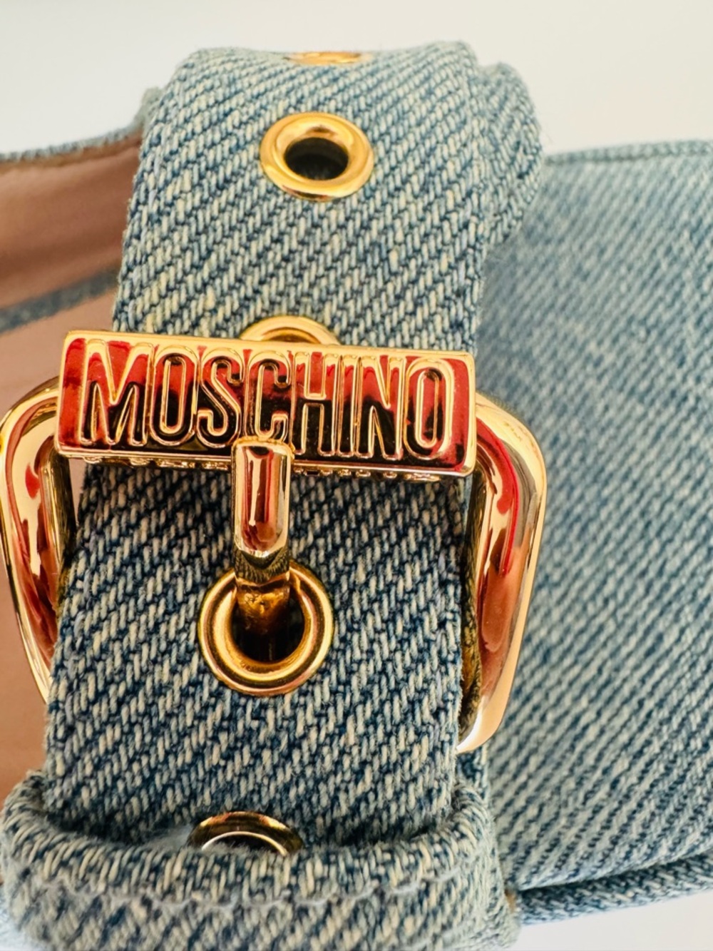 Moschino Buckle Platform Slides
Denim Blue with Gold Hardware
Size EU 41 / US 10 - Picture 3 of 16